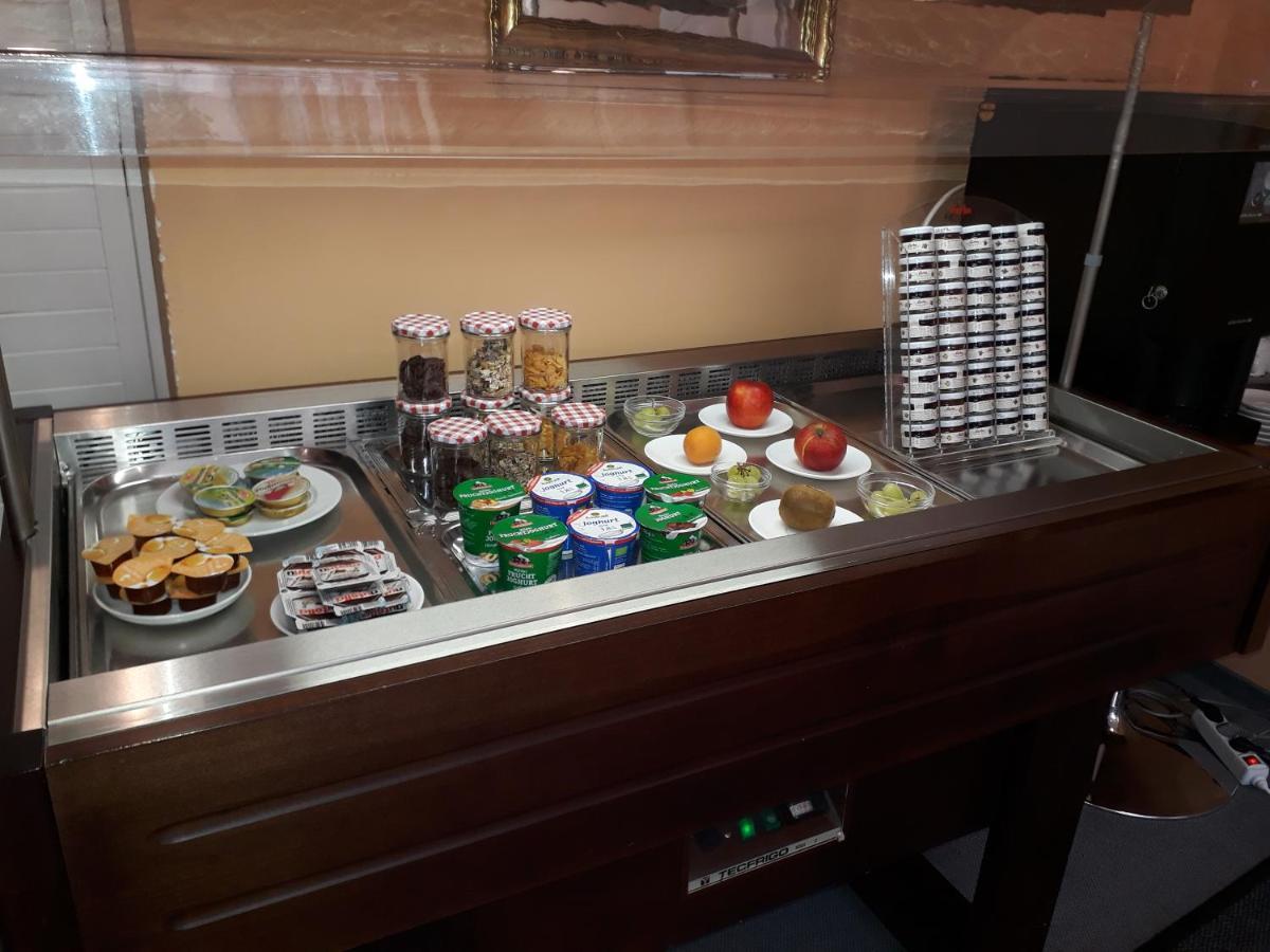Hotel Garni Am Markt - Businesshotel - Fruehstuecksbuffet - Fahrradabstellplatz - Hunde Willkommen Neustadt bei Coburg Eksteriør billede